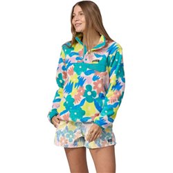 Patagonia W's LW Synch Snap-T P/O channeling Spring Patagonia Tops