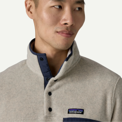Patagonia - Pull en molleton léger Synchilla® Snap-T® pour homme - Farine d'avoine/Bleu Marine - Patagonia - sporteque.ca