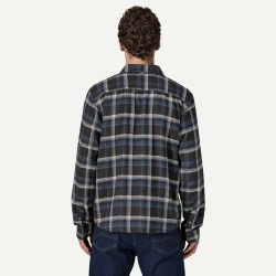Patagonia M's Long-Sleeved Lightweight Fjord Flannel Shirt Cozy Cabin: Ink Black - Patagonia - sporteque.ca